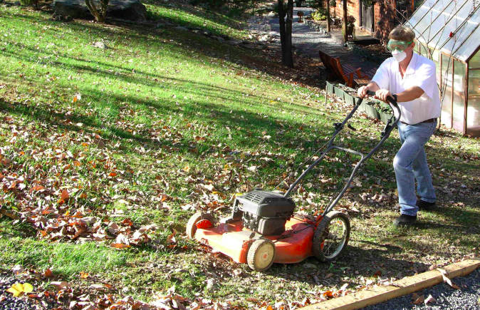 How To Mulch And Bag Leaves With A Lawnmower