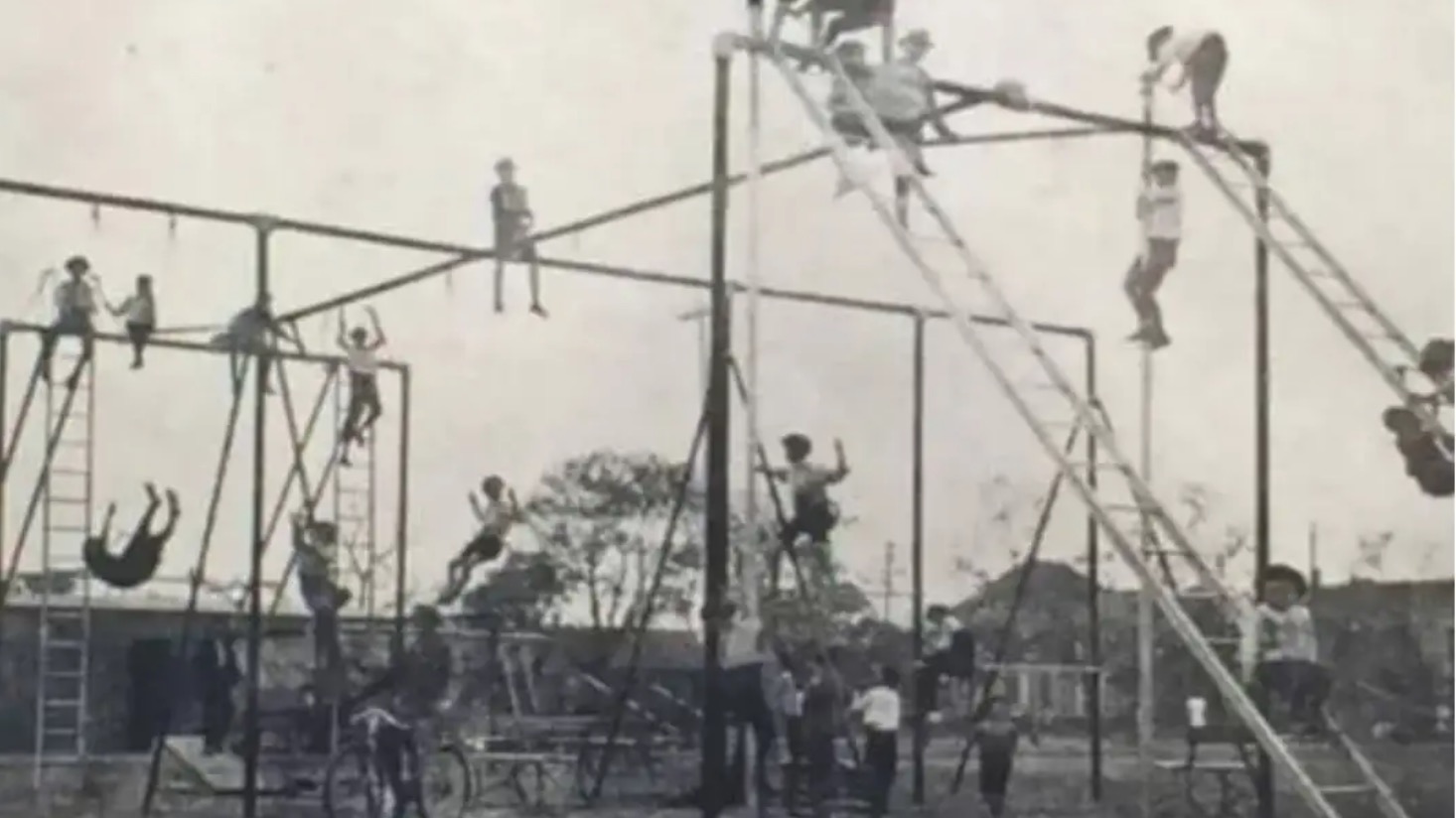 1900 Jungle Gym