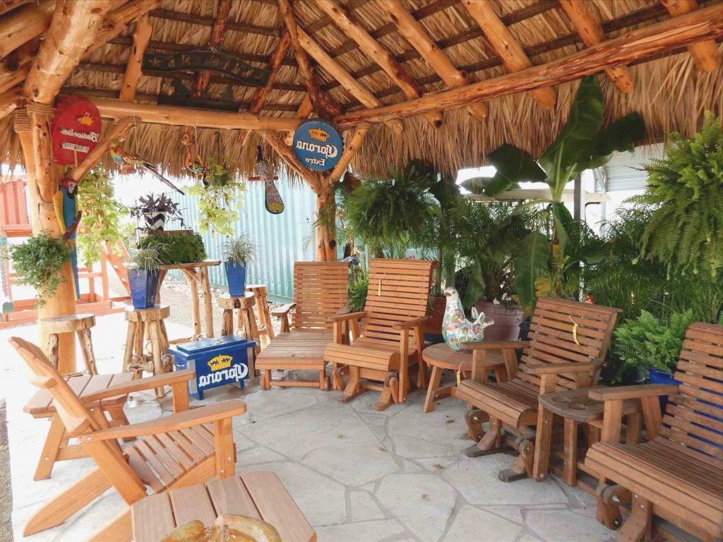 Outdoor Tiki Huts And Bars A Basic Overview The Backyard Gnome